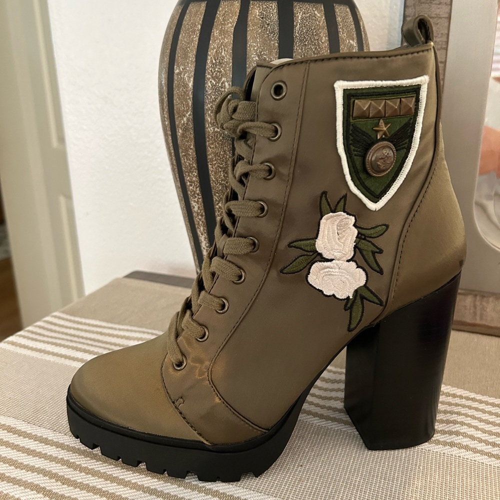 Steve Madden Women’s boots size 9.5